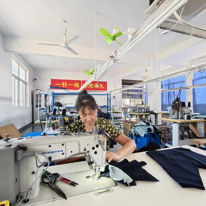 金裁服饰江西生产基地顺利投产PG电子麻将胡了2试玩浙江(图3)